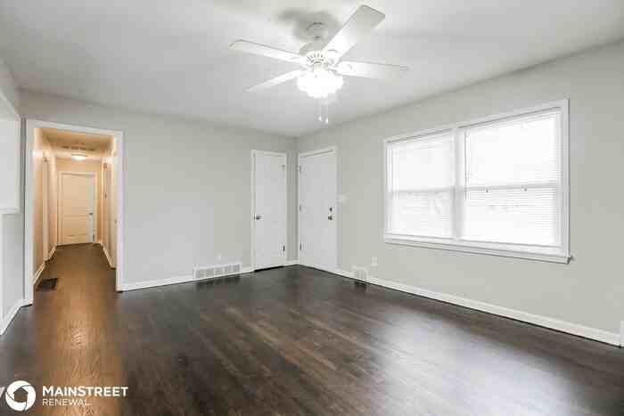 4604 E 113th Ter - Photo 3 of 14