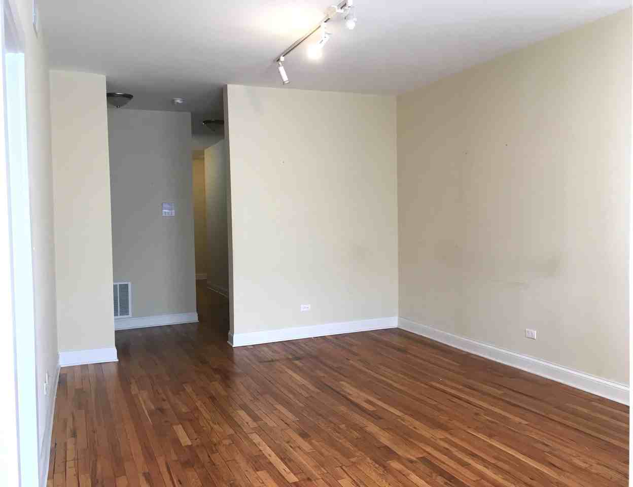 3214 W Argyle St #3 - Photo 3 of 9