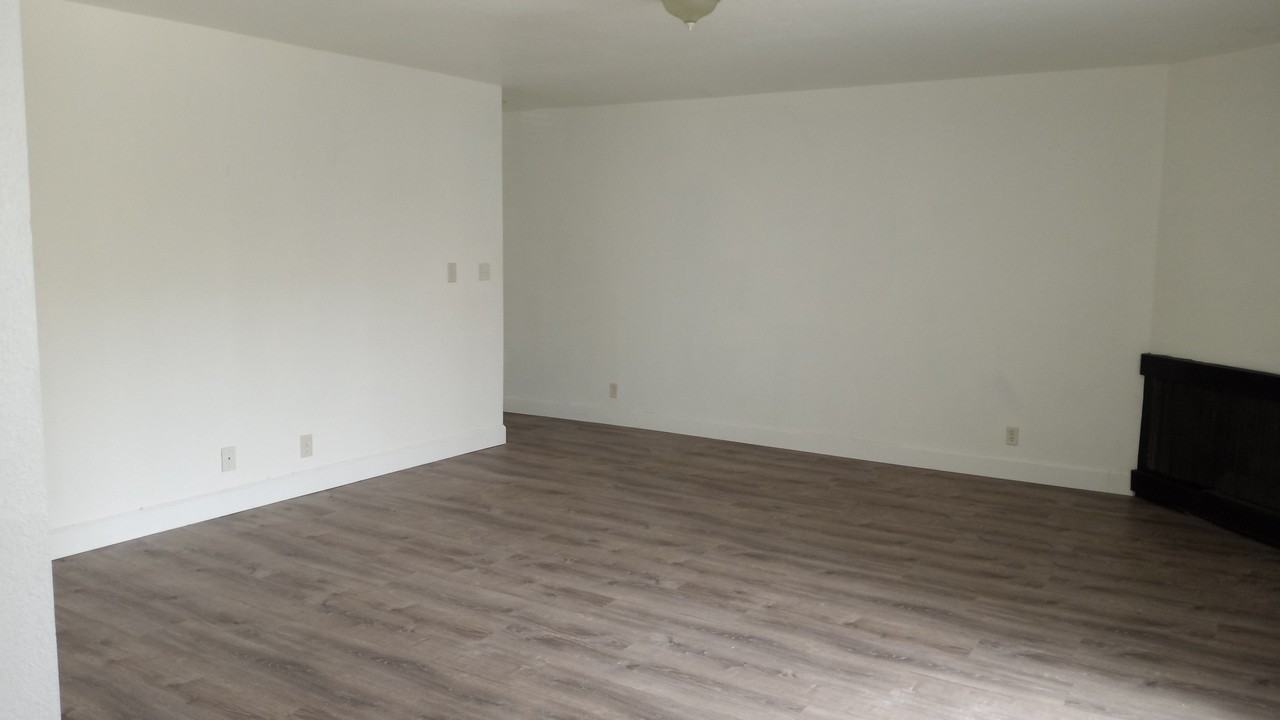 1141 Arthur St #3 - Photo 3 of 10