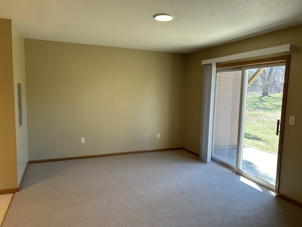 633 E Decker St - Photo 2 of 6