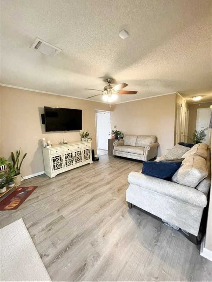 328 Nw 65th St #NA - Photo 5 of 20