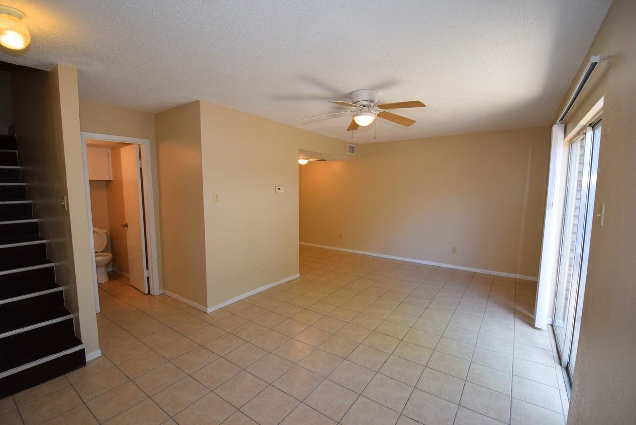 2100 Breezeway Cir #06 - Photo 5 of 17