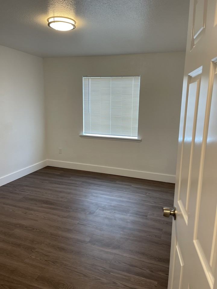 114 N Mill St #2 - Photo 3 of 13