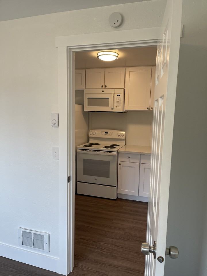 114 N Mill St #2 - Photo 6 of 13