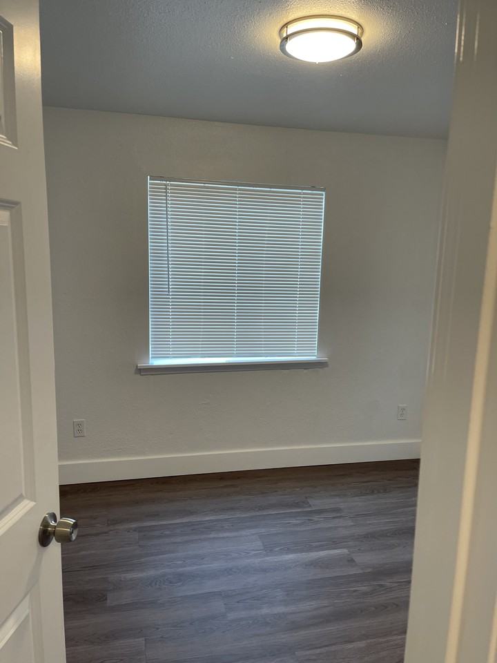 114 N Mill St #2 - Photo 7 of 13