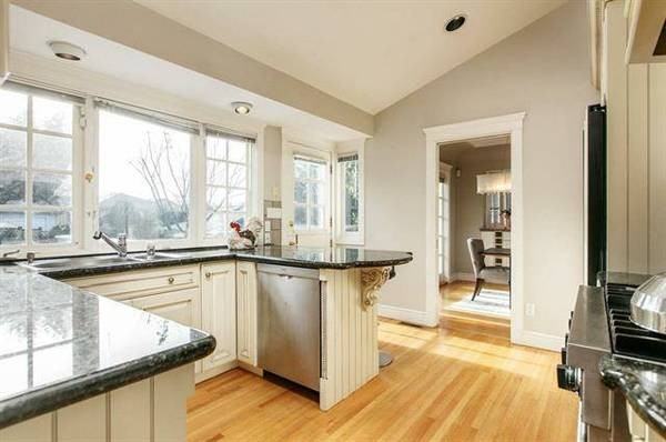 980 Jefferson Avenue - Photo 3 of 15
