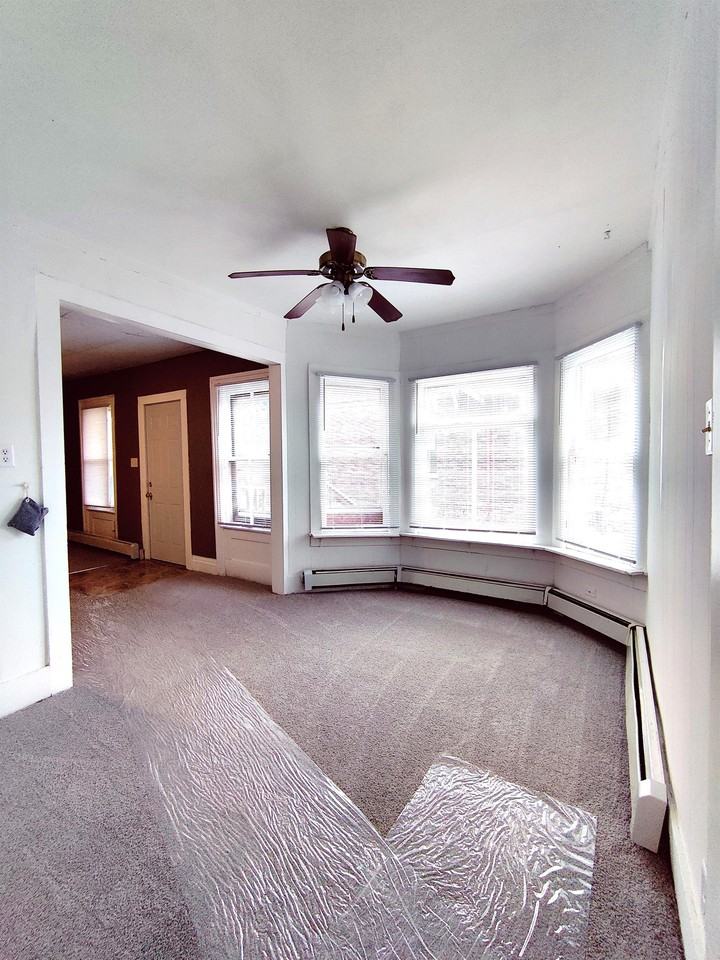 409 N Lafayette St #B - Photo 3 of 11