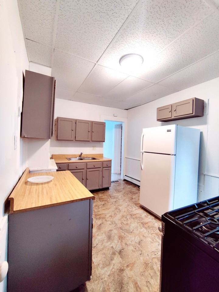 409 N Lafayette St #B - Photo 5 of 11