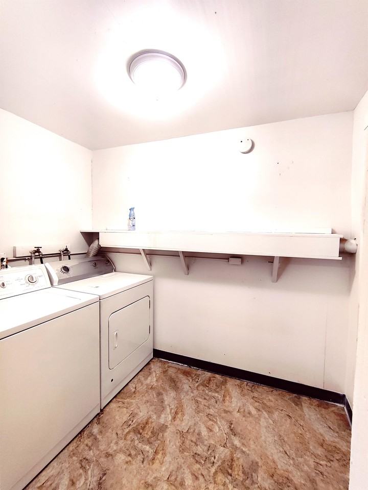 409 N Lafayette St #B - Photo 6 of 11