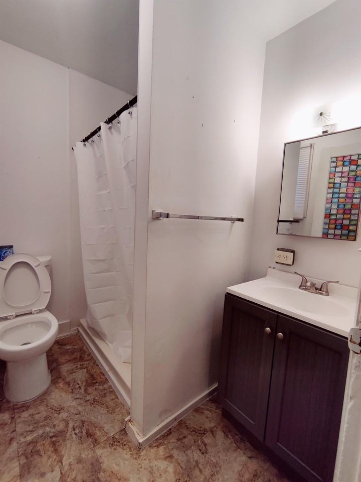 409 N Lafayette St #B - Photo 7 of 11