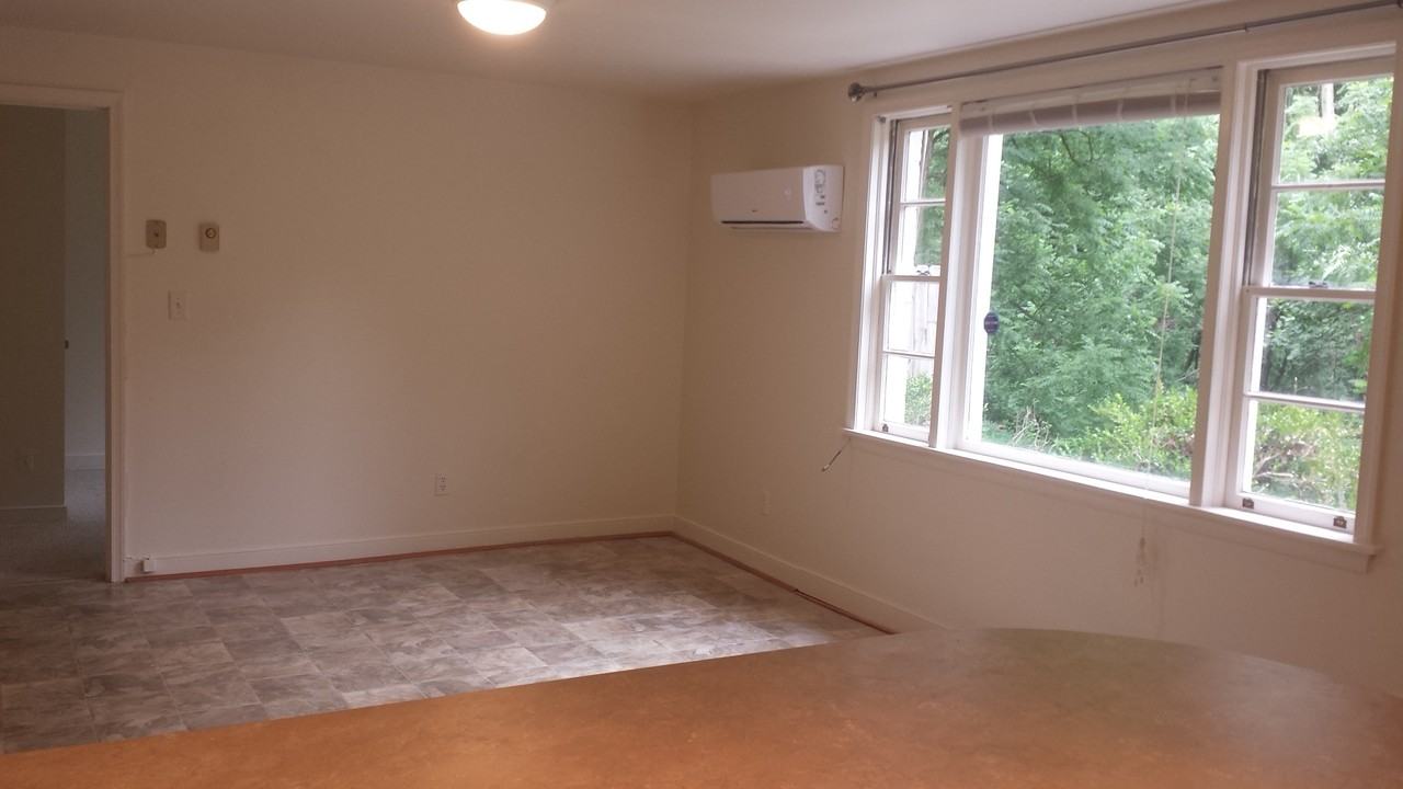 228 Stribling Ave #B - Photo 5 of 14