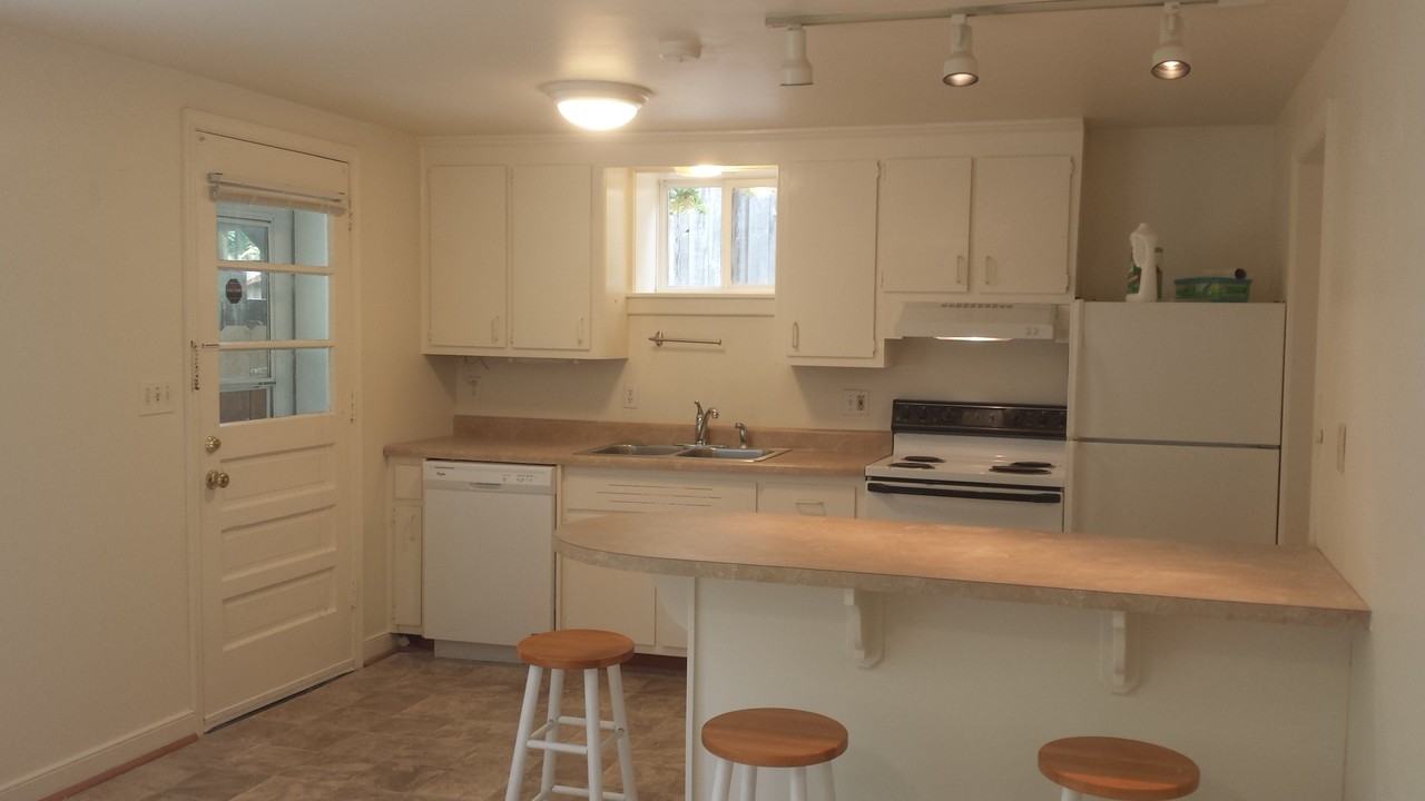 228 Stribling Ave #B - Photo 6 of 14