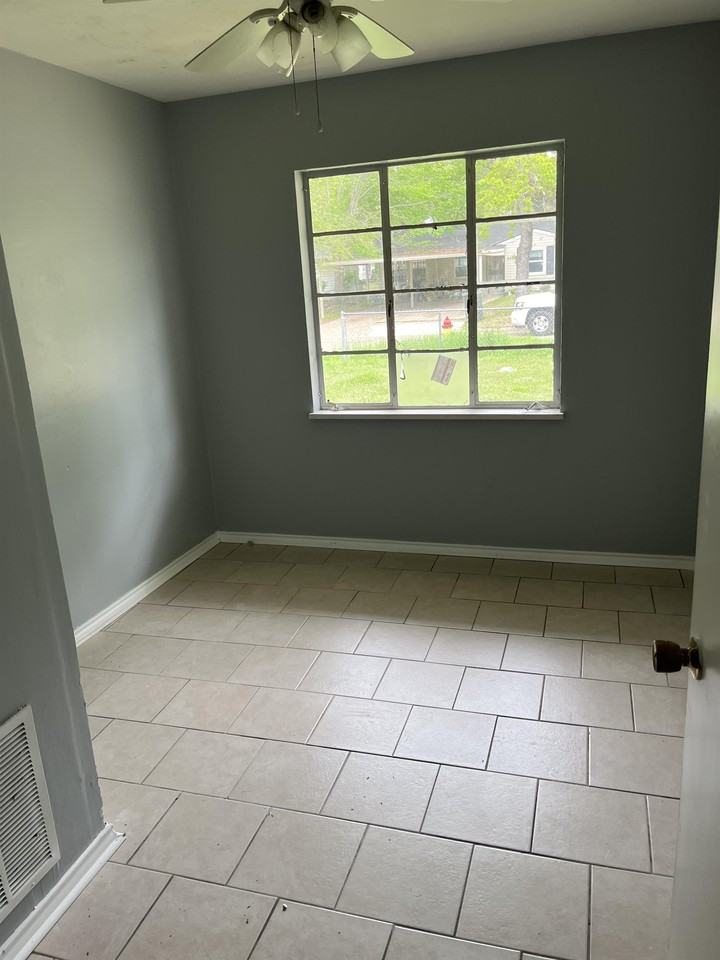 2943 Hillcrest Ave - Photo 5 of 11