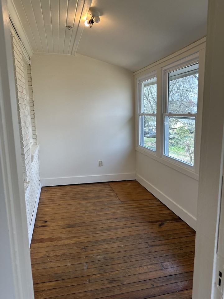 891 Haywood Rd #1 - Photo 4 of 8