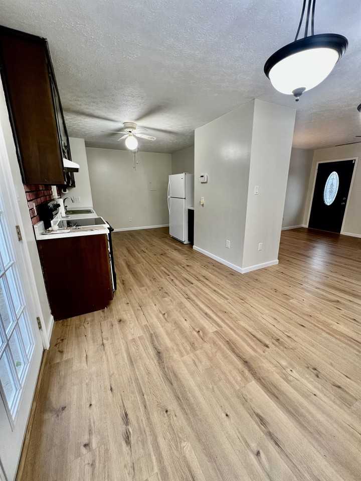 407 Shawnee Dr #1 - Photo 5 of 27