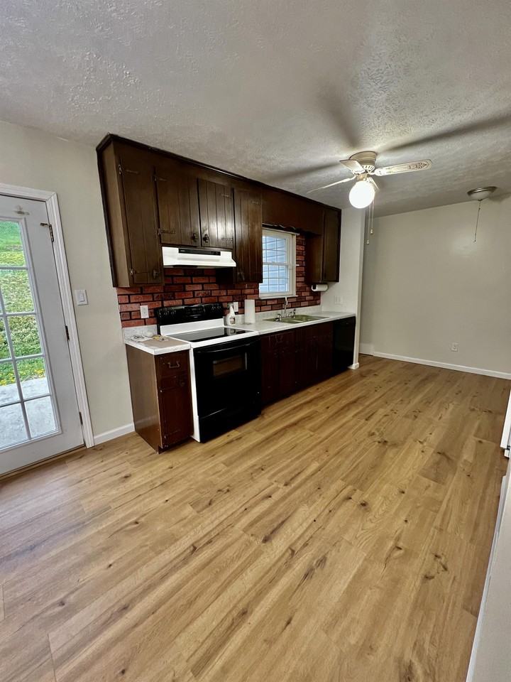 407 Shawnee Dr #1 - Photo 6 of 27