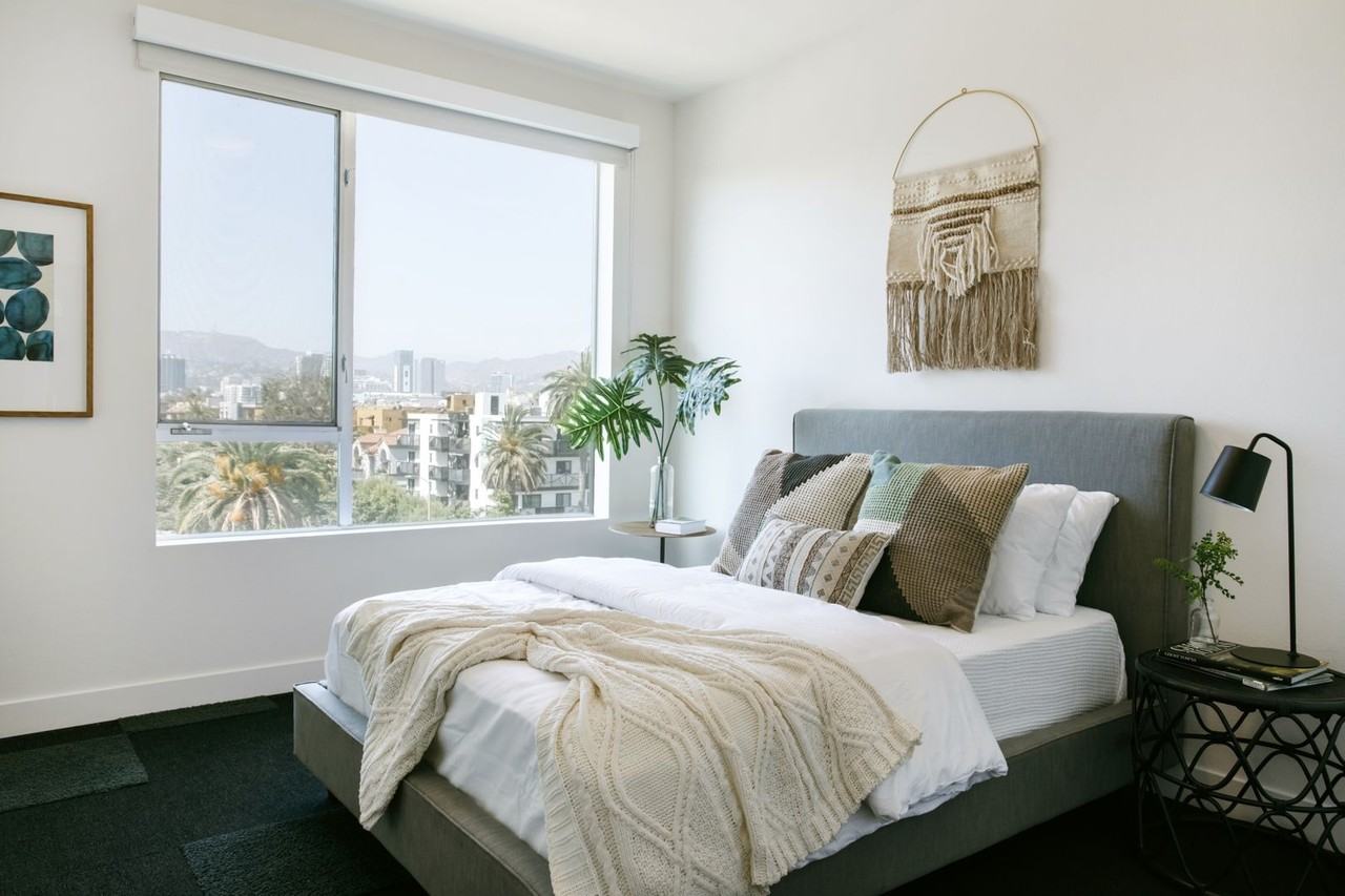 733 N Hudson Avenue - Photo 5 of 50