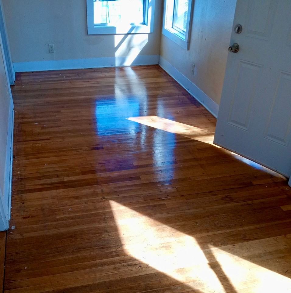 3203 1/2 Darien St - Photo 3 of 9