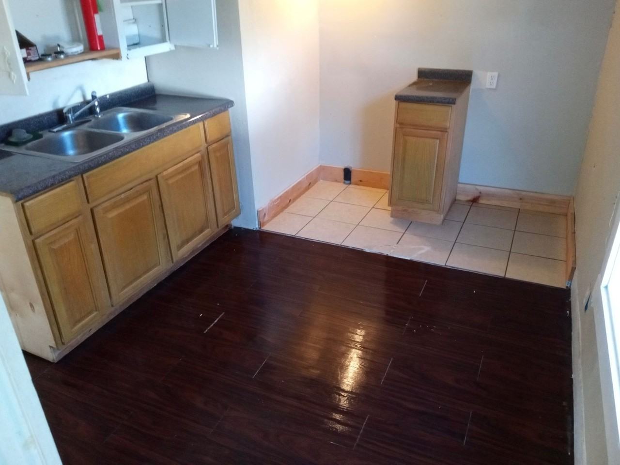3203 1/2 Darien St - Photo 5 of 9