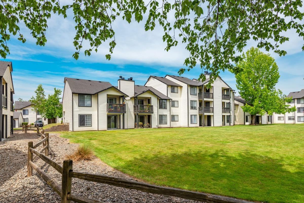 320 Chinook Avenue - Photo 3 of 29