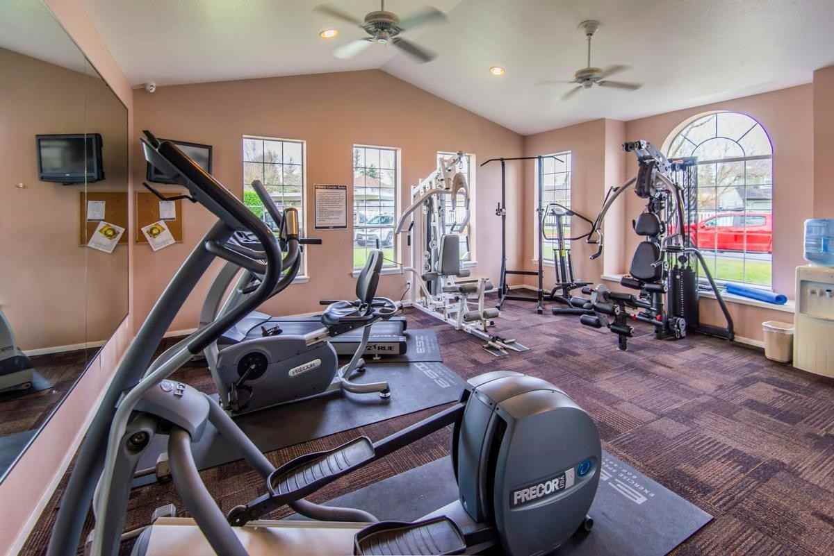 320 Chinook Ave - Photo 6 of 29