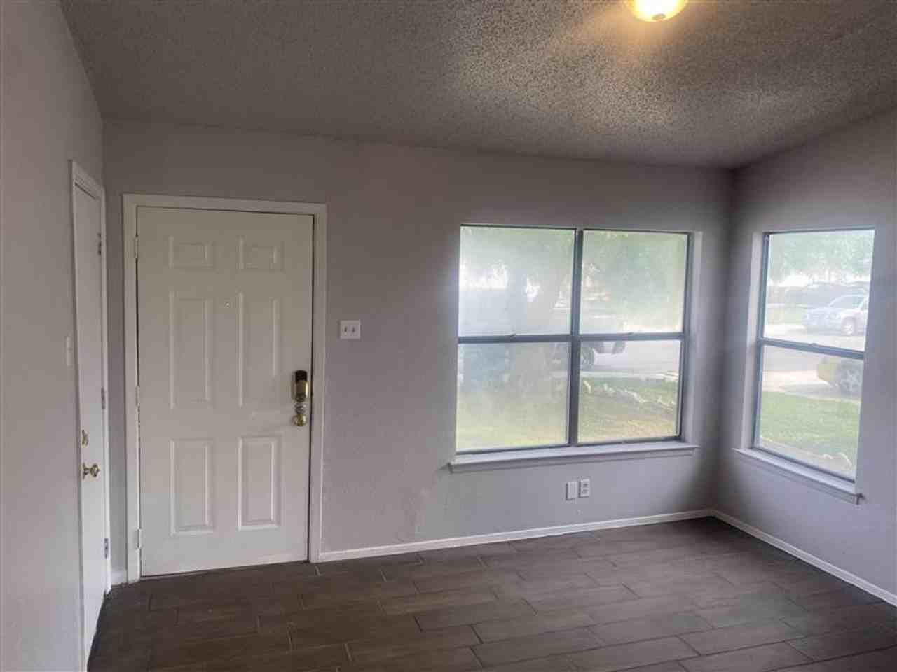 1407 Churing Dr - Photo 2 of 15