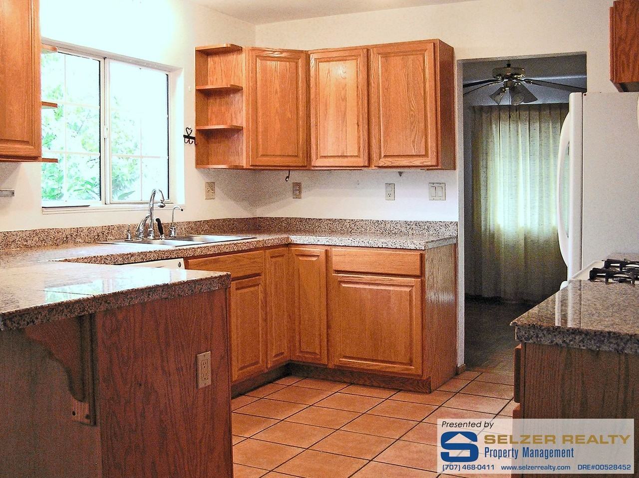 1173 Helen Ave - Photo 4 of 10
