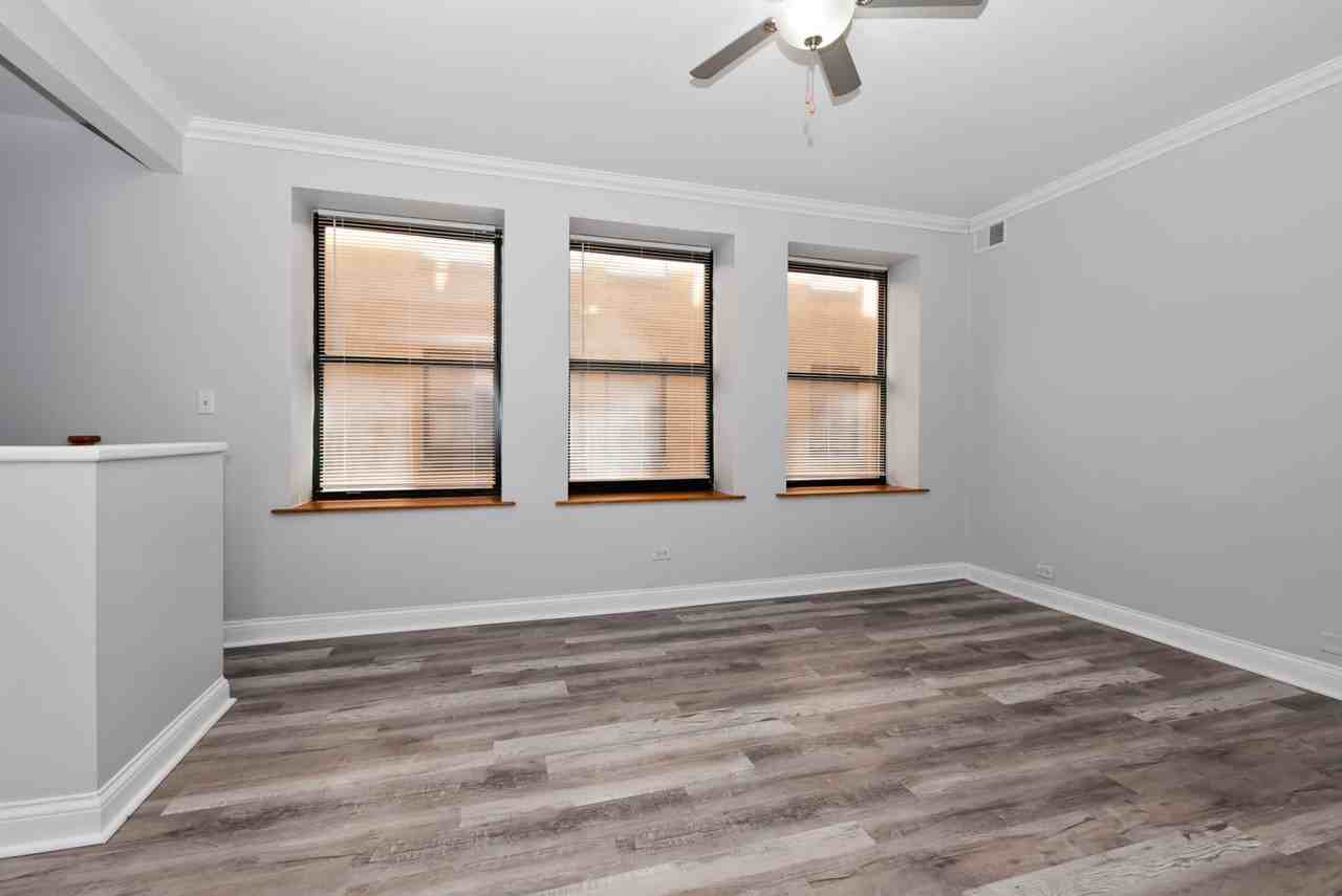 7217 S Yates Blvd - Photo 3 of 14