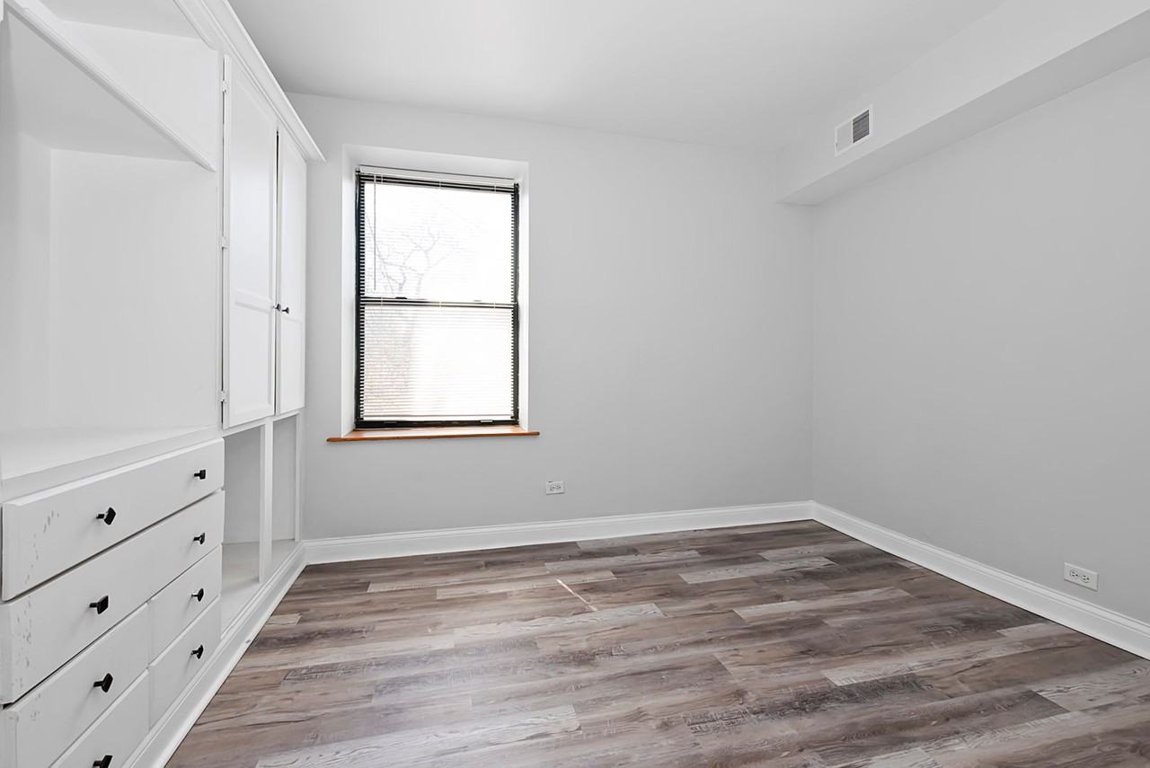 7217 S Yates Blvd - Photo 5 of 14