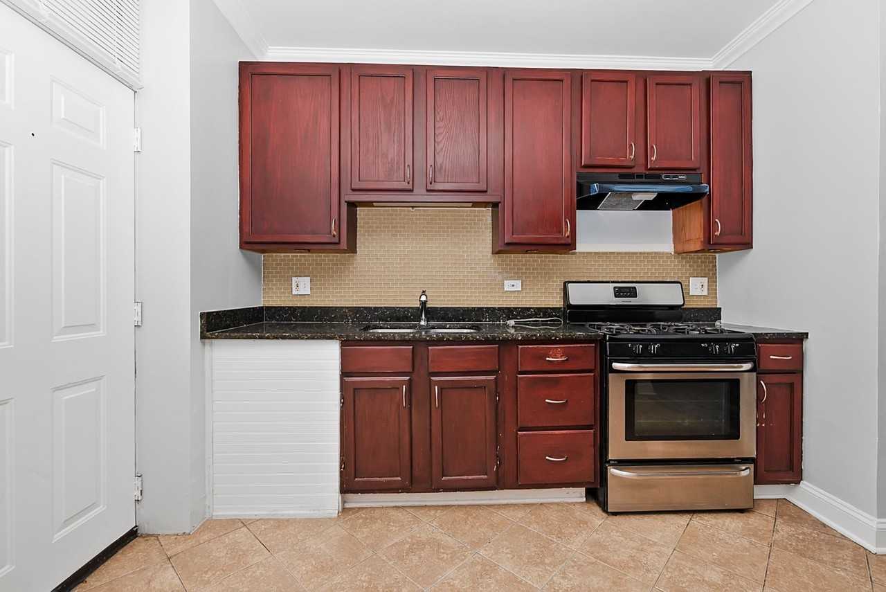 7217 S Yates Blvd - Photo 7 of 14