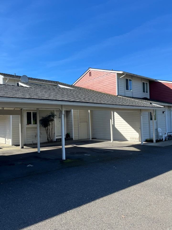 Hill Crest Townhomes - Photo 2 of 4