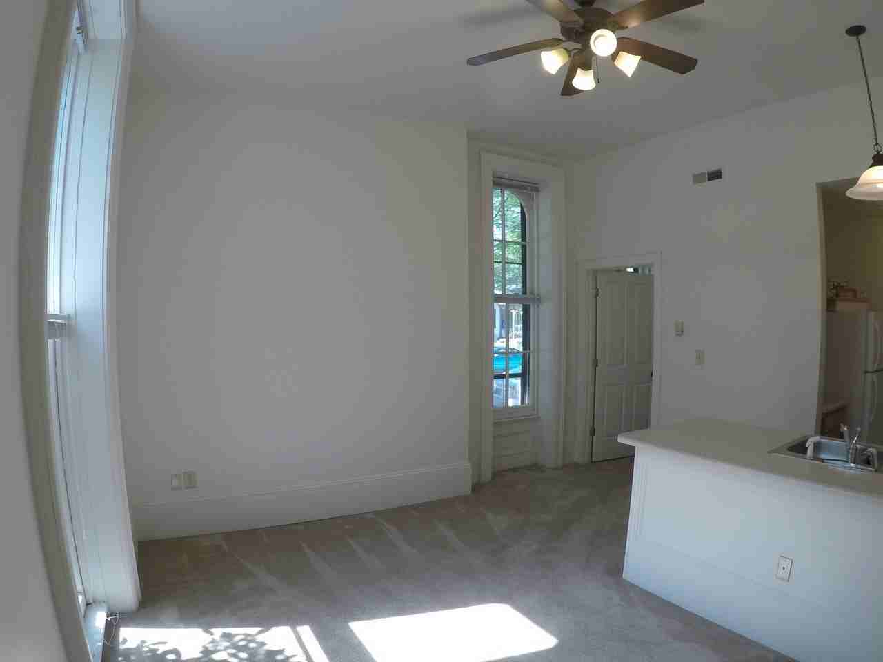 220 S 6th St (Maison de Ville) - Photo 3 of 20