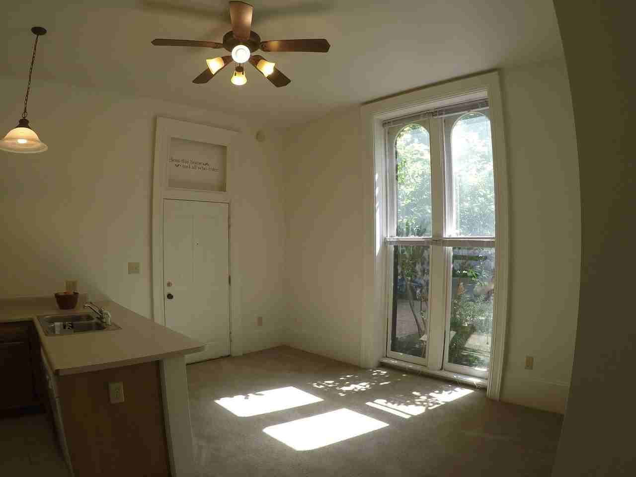 220 S 6th St (Maison de Ville) - Photo 4 of 20