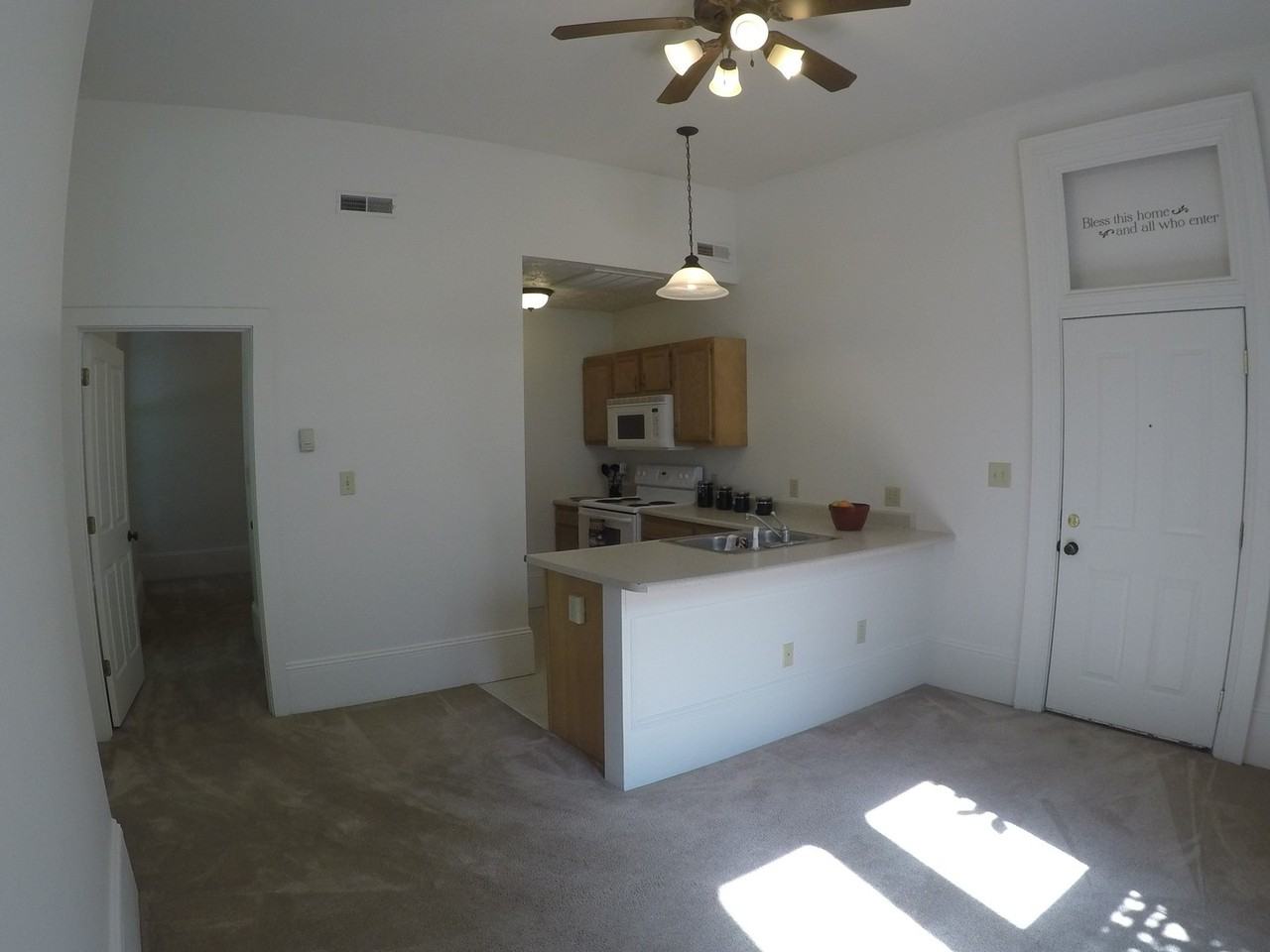 220 S 6th St (Maison de Ville) - Photo 6 of 20