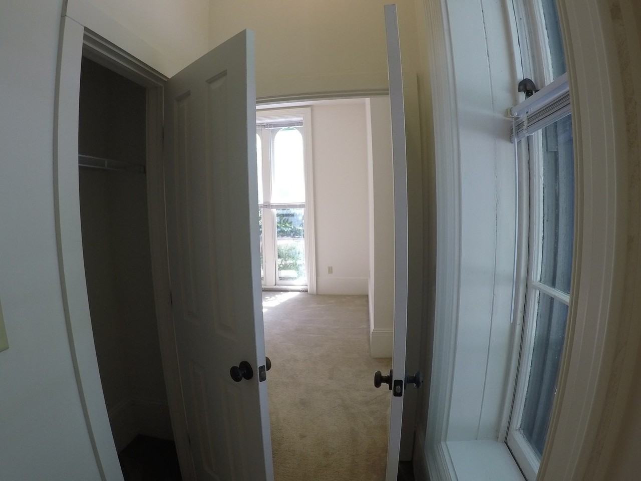 220 S 6th St (Maison de Ville) - Photo 7 of 20