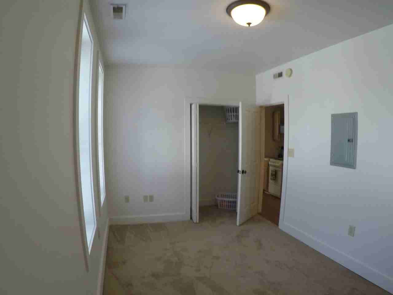 220 S 6th St (Maison de Ville) - Photo 7 of 9