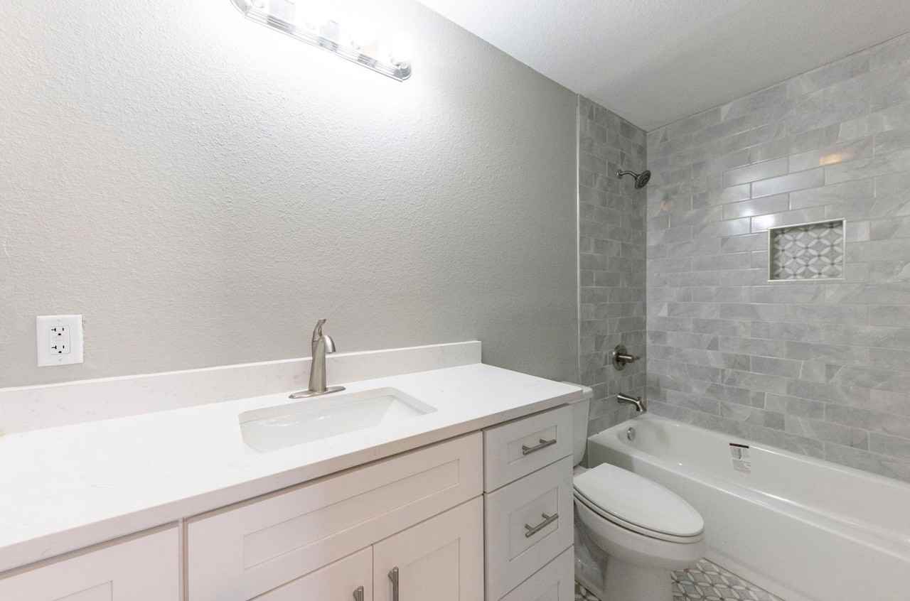 1809 W Center Ave - Photo 3 of 31