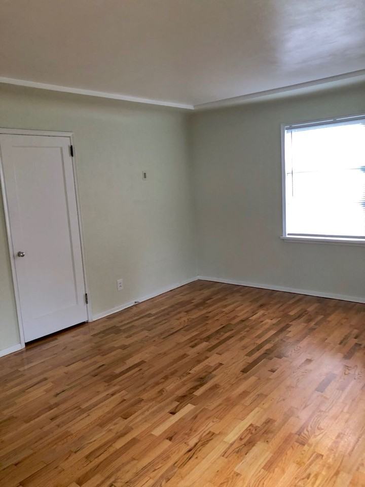 2318 10th St - Photo 3 of 15