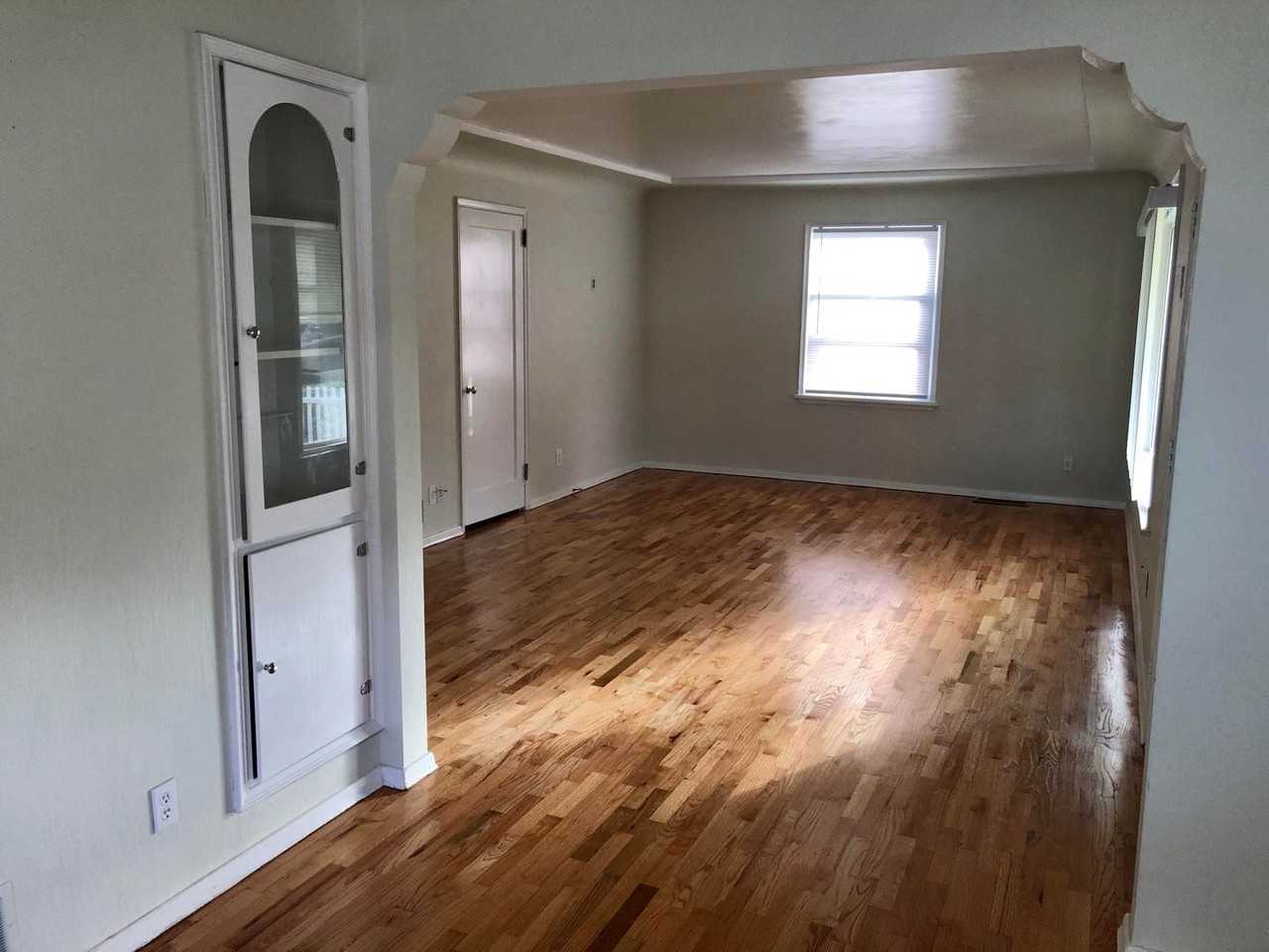 2318 10th St - Photo 4 of 15