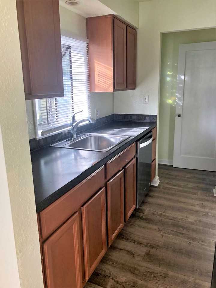 2318 10th St - Photo 6 of 15