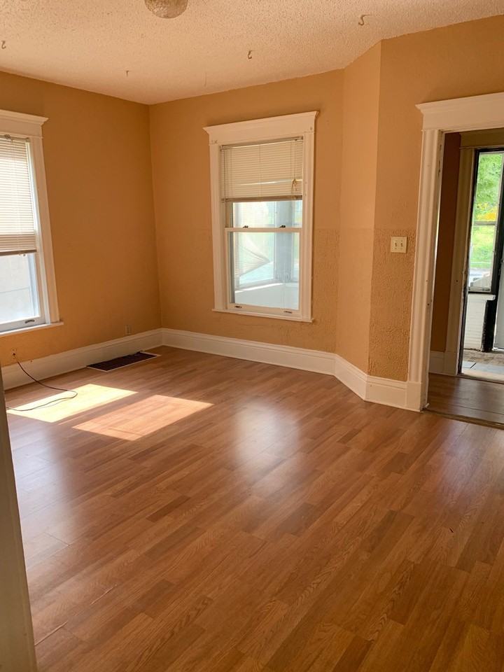 140 Cedar Lake Rd N - Photo 2 of 12