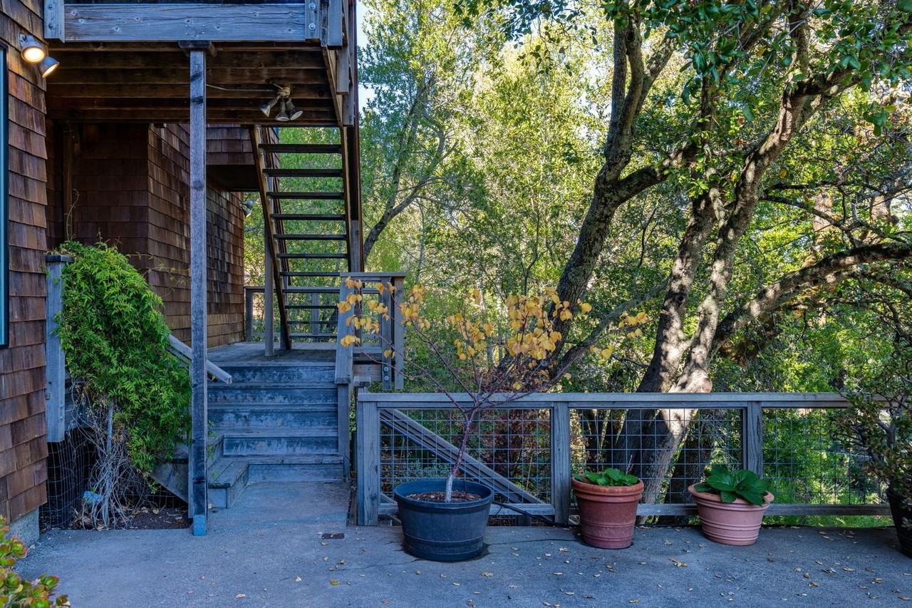 121 Oak Ave - Photo 3 of 50