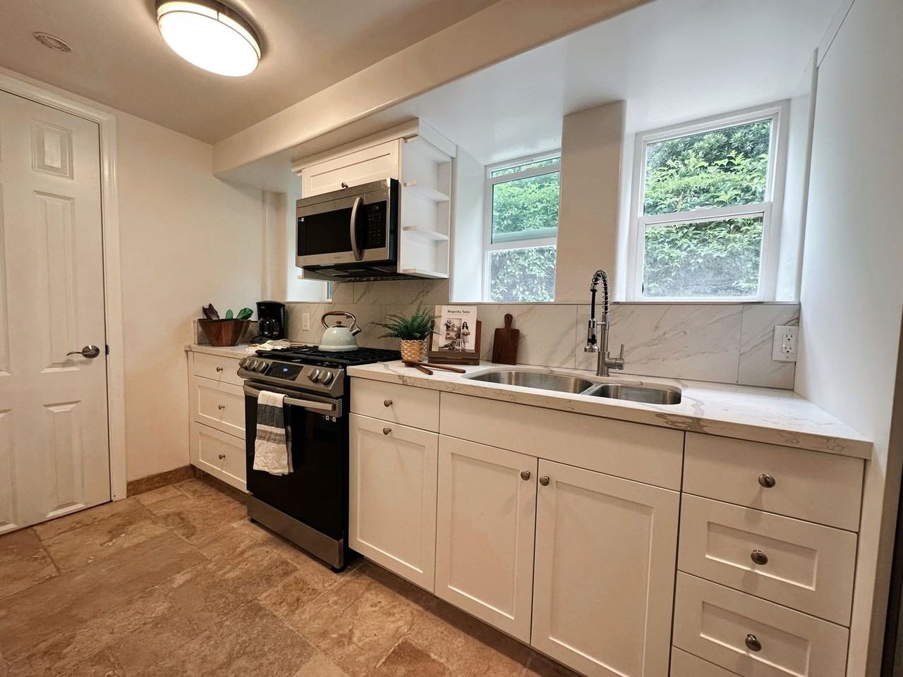 249 N Vulcan Ave - Photo 4 of 18