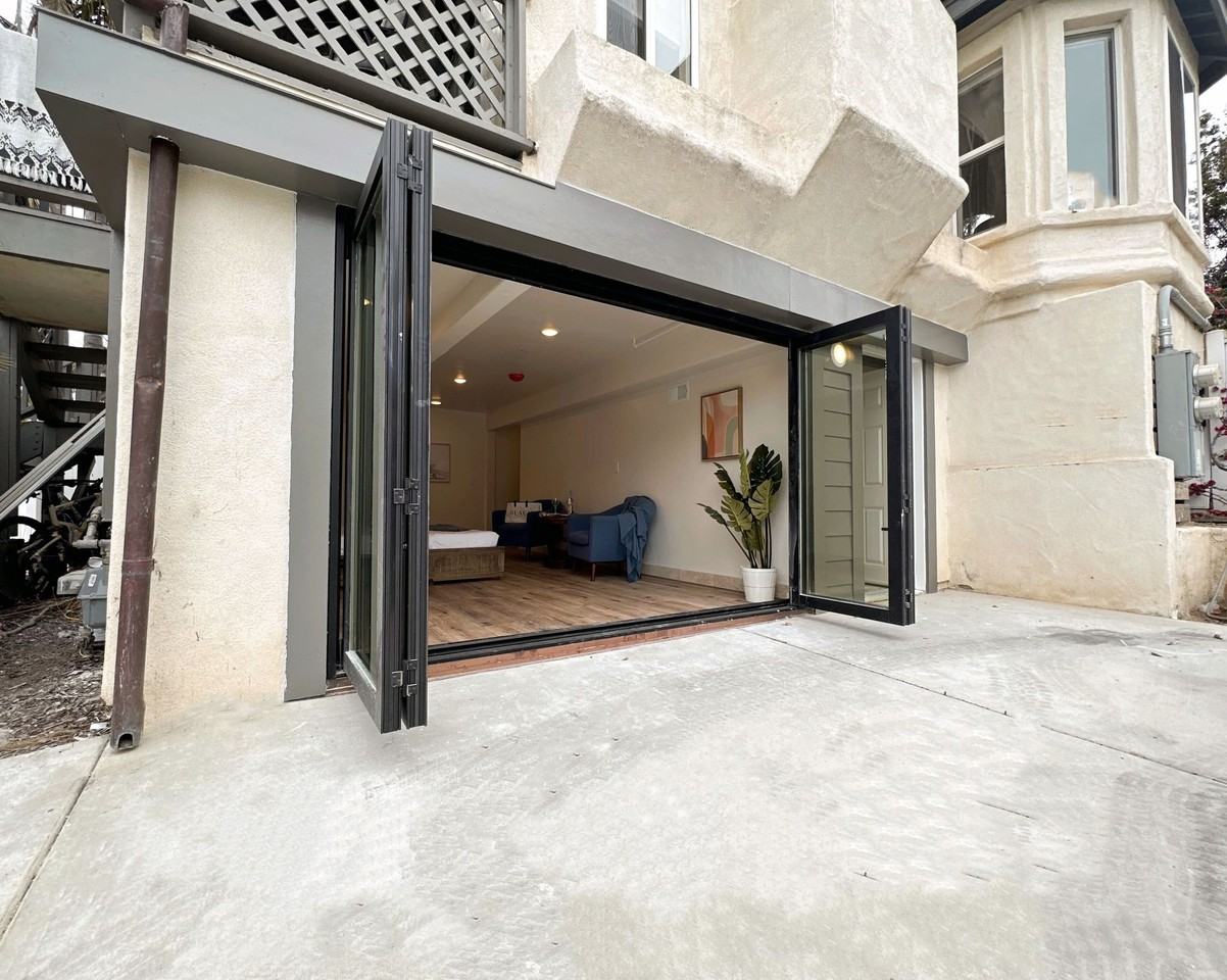 249 N Vulcan Ave - Photo 5 of 18