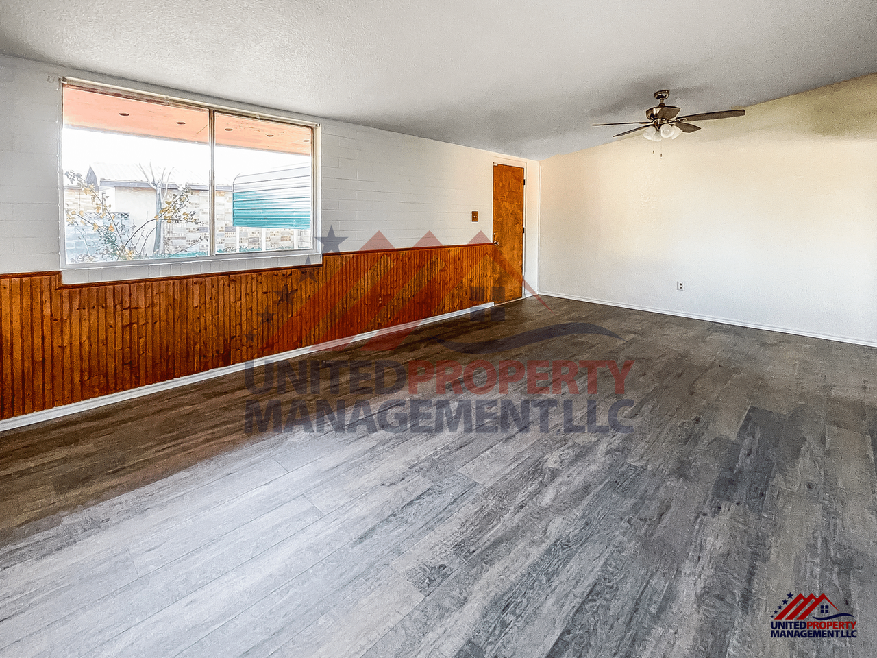 2413 Eunice St - Photo 2 of 8