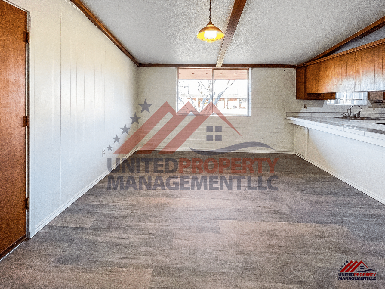 2413 Eunice St - Photo 3 of 8