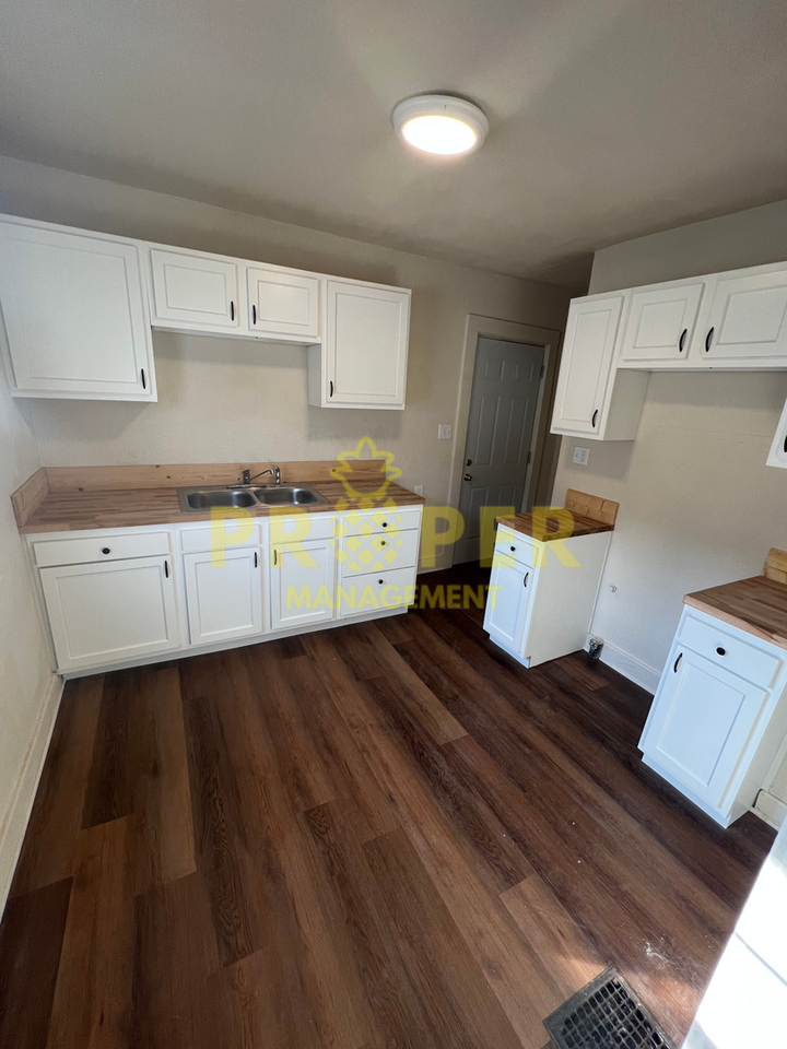 955 Burleigh Ave - Photo 3 of 6