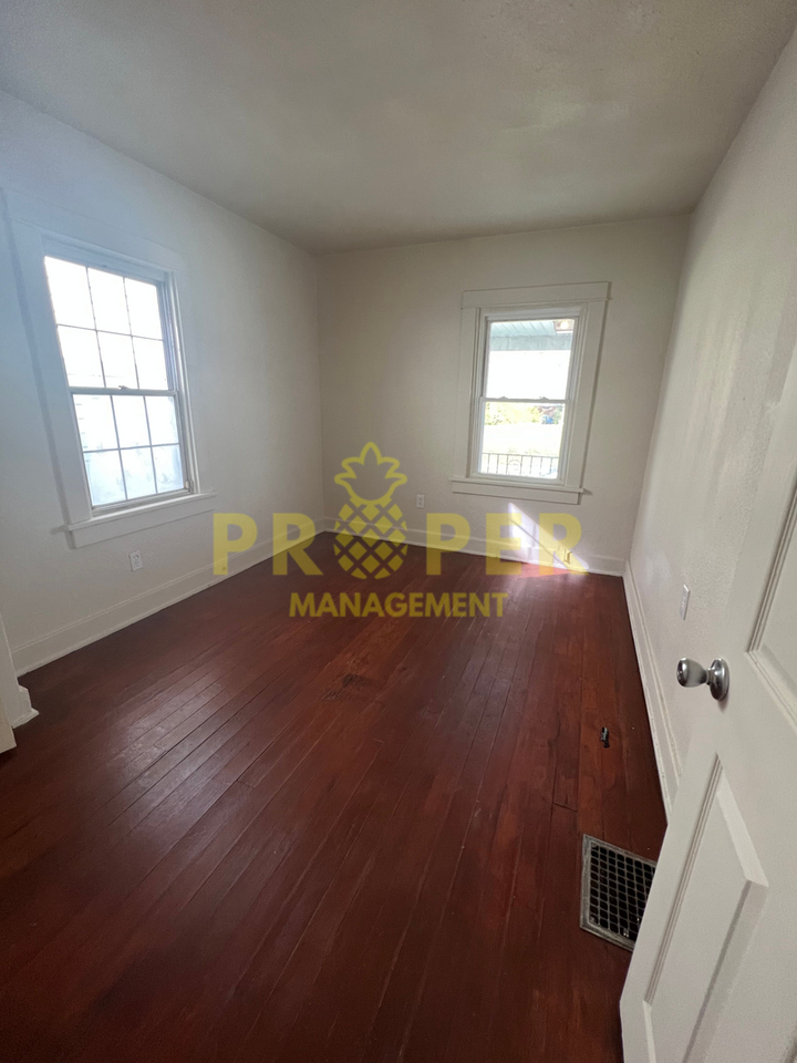 955 Burleigh Ave - Photo 4 of 6