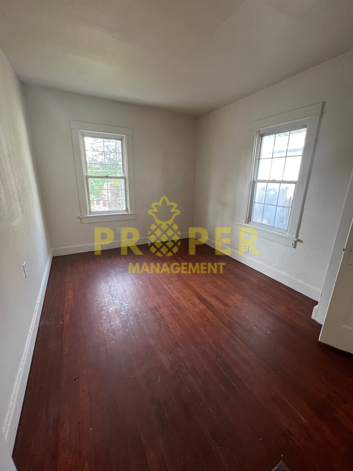 955 Burleigh Ave - Photo 5 of 6