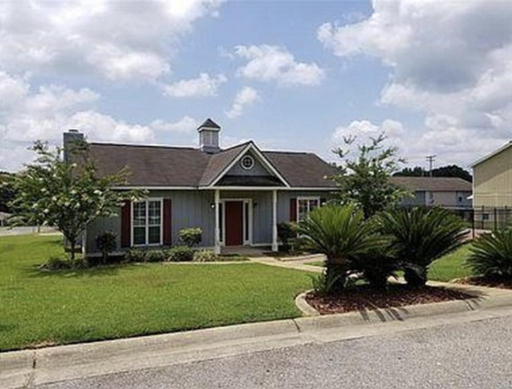 120 Commons Dr - Photo 2 of 16